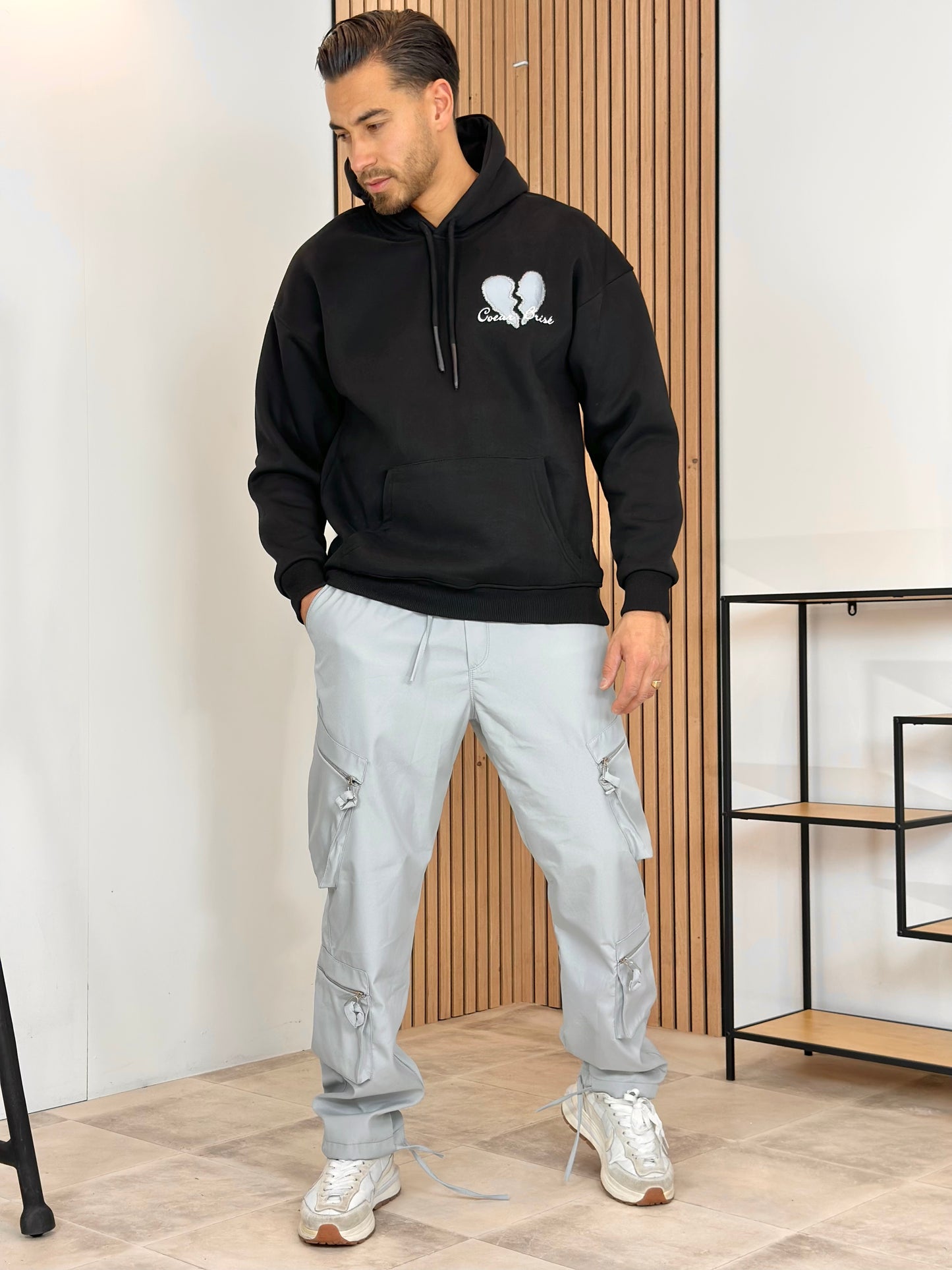 PULL À CAPUCHE COEUR BRISE NOIR