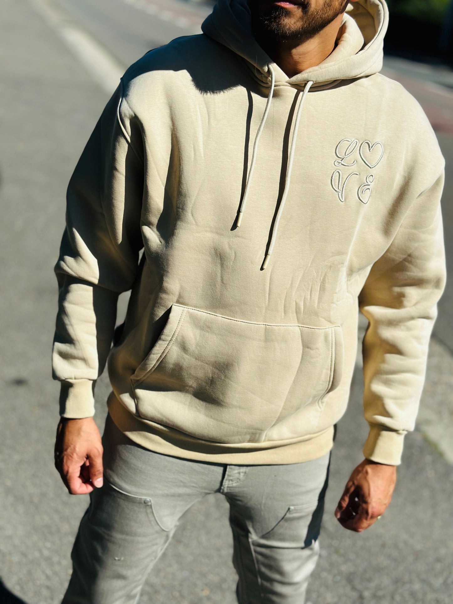 SWEAT A CAPUCHE LOVE BEIGE