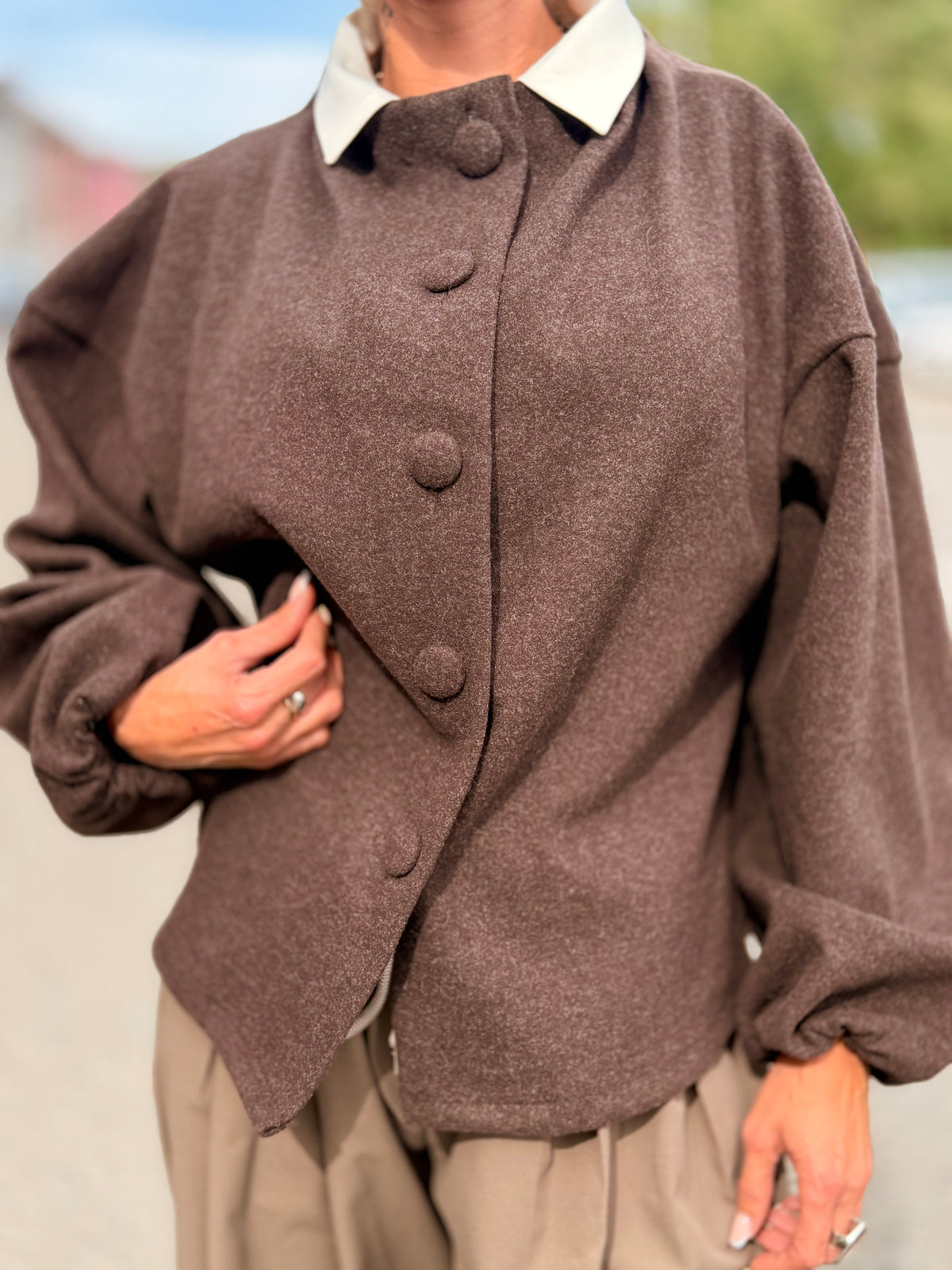 Veste cintrée feutrine choco "Leati"
