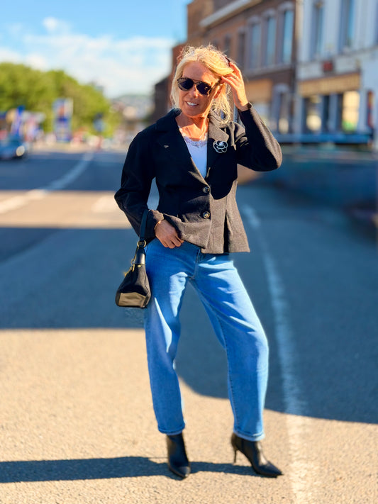 Veste Noire Femme Structurée à Plis -