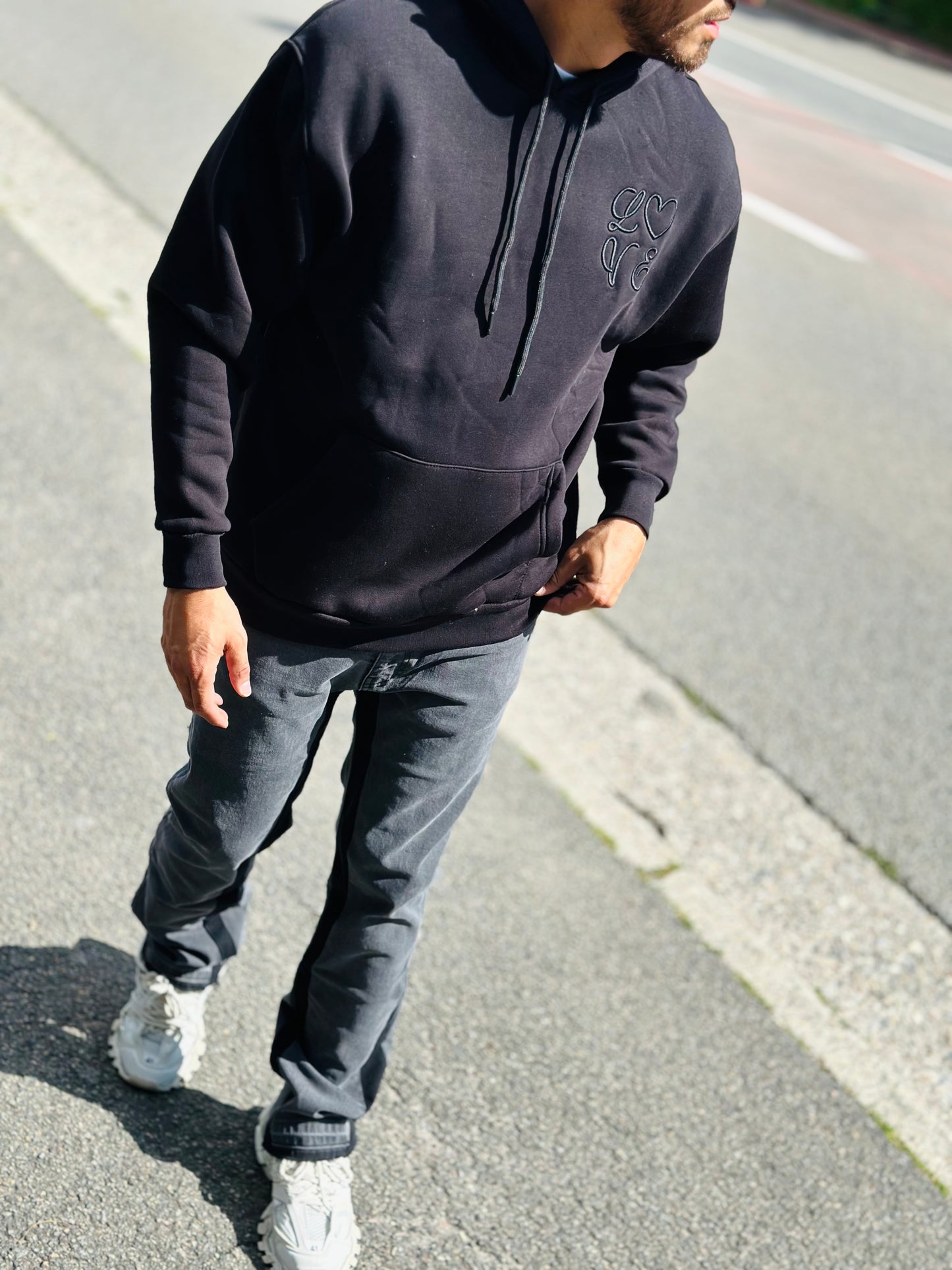 SWEAT A CAPUCHE LOVE NOIR