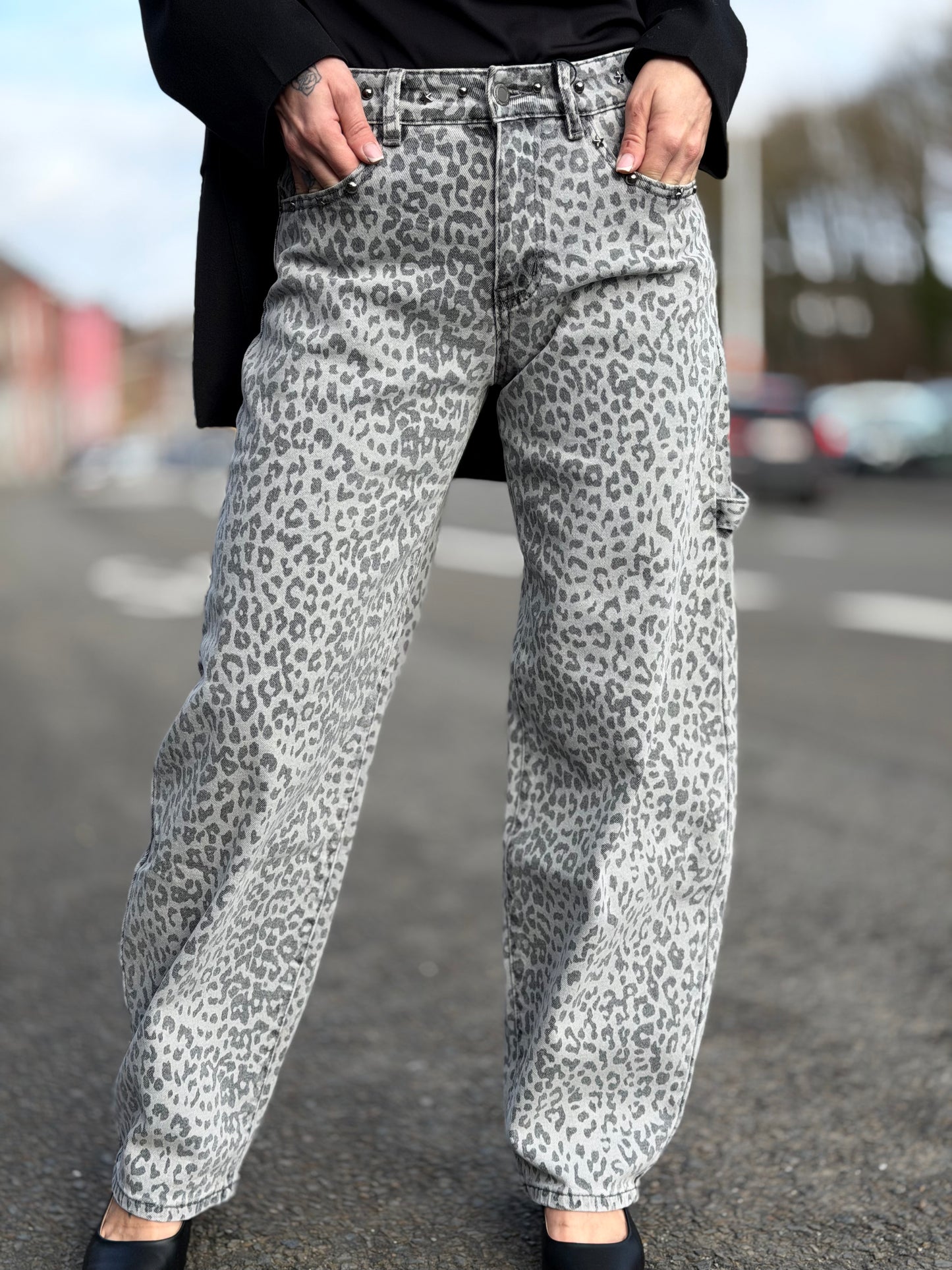 Jeans «ballon» léopard gris