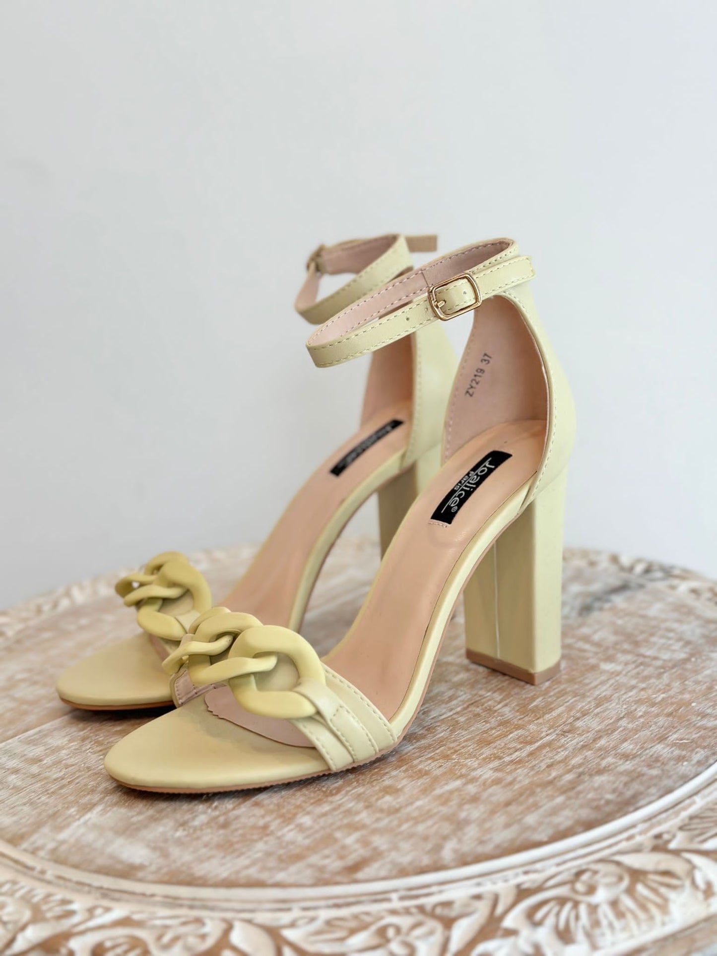 SANDALES TALON JAUNE